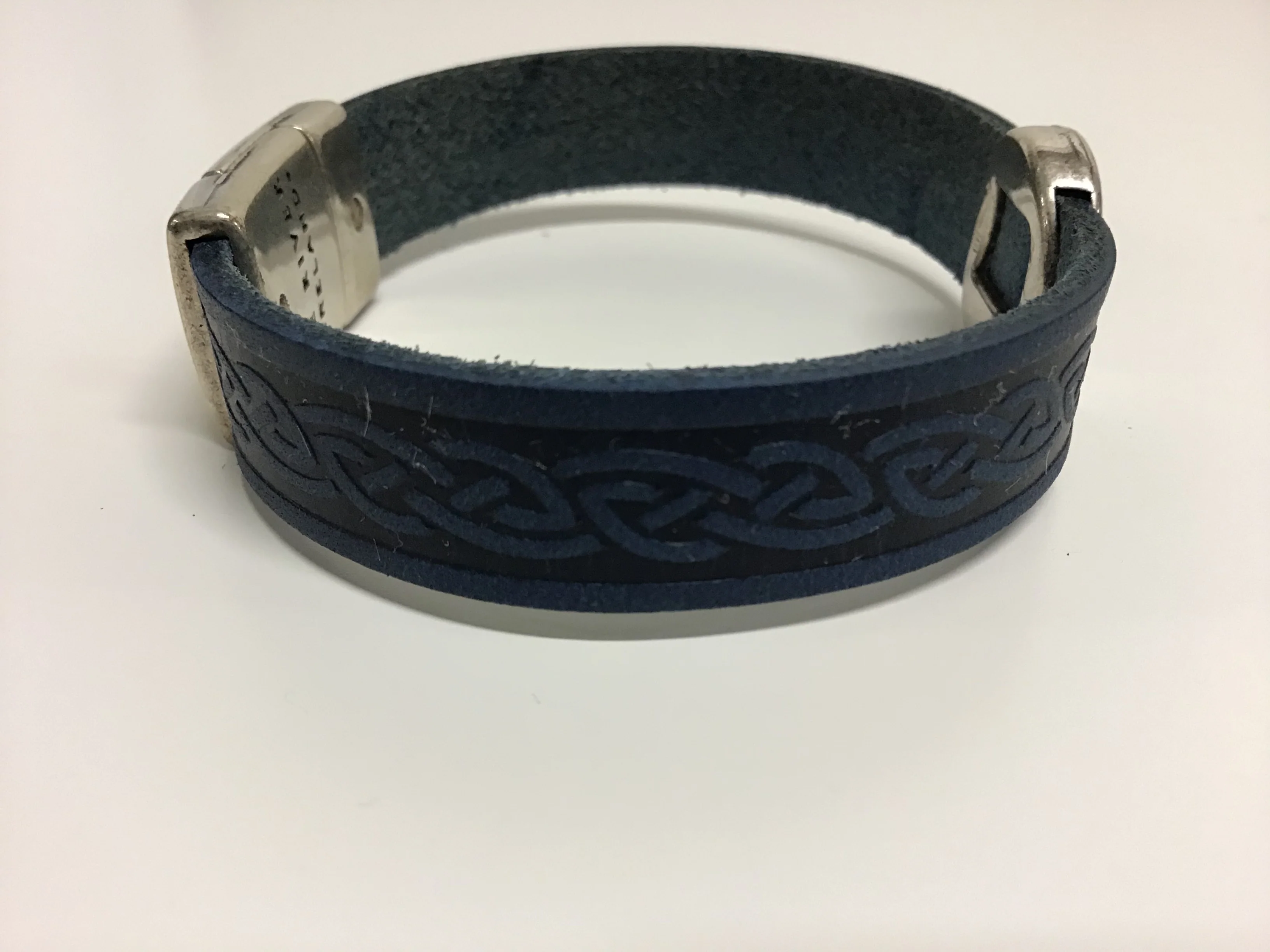 Triskele Narrow Leather Cuff - Image 6