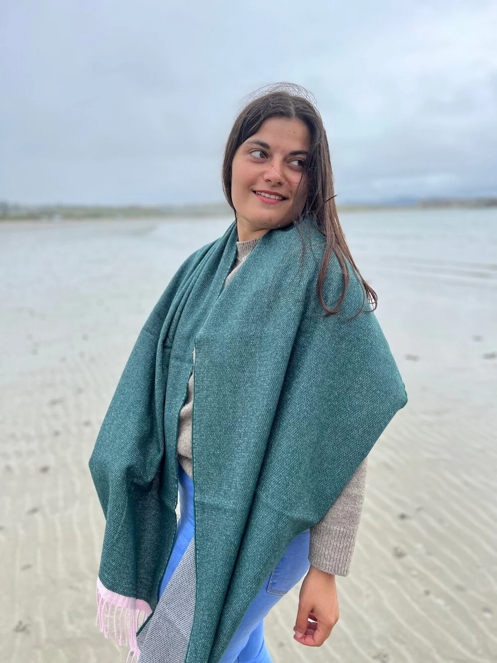 Women's Lambswool and Cashmere Wrap - Image 4